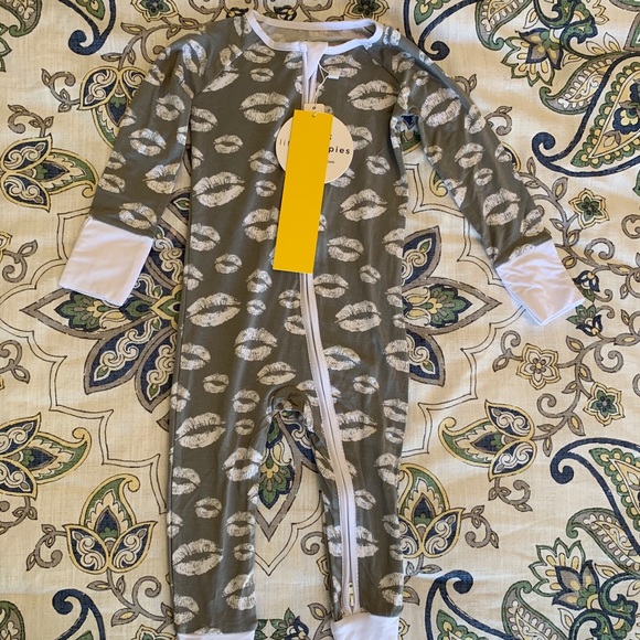 Little Sleepies Other - NWT 6-12M Little Sleepies Gray Kisses Zippy